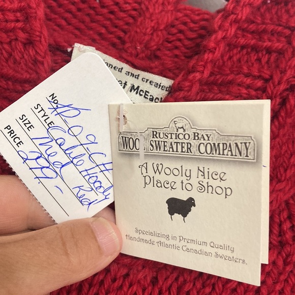 New Handmade Sweater Womens Medium Red Merino Wool Cable Knit Hoodie PEI Canada - Picture 14 of 16